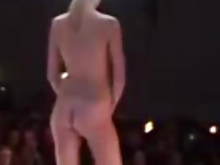 Only one naked model on Fashion Show