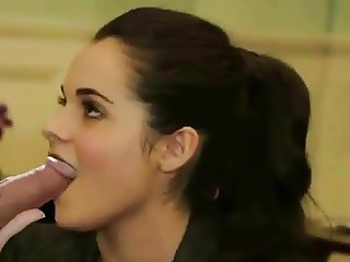 Vanessa Marano Suce une bite (Suck a dick)